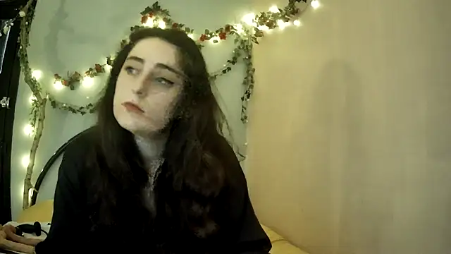 missclochette online show from April 21, 2026, 12:01 pm