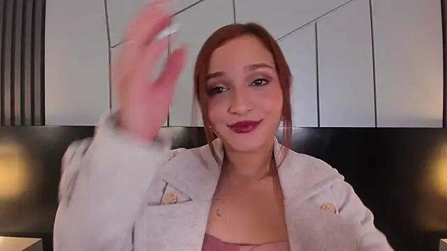 leahluna online show from May 7, 2026, 7:39 pm
