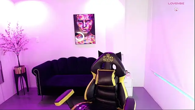 Zoe M00n online show from May 11, 2026, 12:28 pm