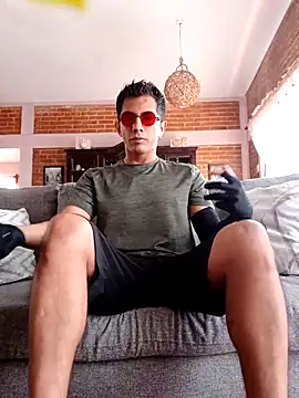 HexLatino13 online show from April 15, 2026, 6:12 pm