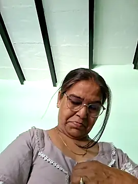Shalini3456 online show from May 20, 2026, 7:38 am