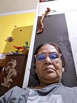 Shalini3456 online show from May 3, 2026, 5:27 pm