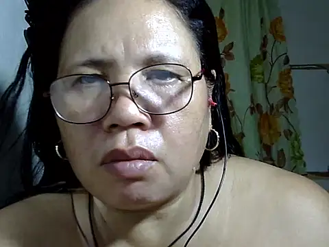 Snapshot of HottyCurlyPeanut chatting on May 27, 2026, 5:59 am HottyCurlyPeanut online show from May 27, 2026, 5:59 am