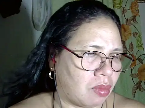 Snapshot of HottyCurlyPeanut chatting on May 4, 2026, 4:32 pm HottyCurlyPeanut online show from May 4, 2026, 4:32 pm