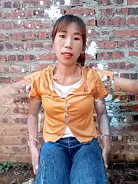 Snapshot of Elena_Mia chatting on May 15, 2026, 11:47 pm Elena Mia online show from May 15, 2026, 11:47 pm