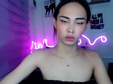 UrHolyBody online show from April 25, 2026, 7:55 am