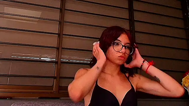 Snapshot of Emma_angel_04 chatting on June 18, 2026, 1:27 pm Emma angel 04 online show from June 18, 2026, 1:27 pm