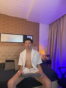 Snapshot of harry_salvatore chatting on May 15, 2026, 10:57 am harry salvatore online show from May 15, 2026, 10:57 am