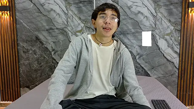 Snapshot of NoahWalker__ chatting on May 11, 2026, 11:11 am NoahWalker online show from May 11, 2026, 11:11 am