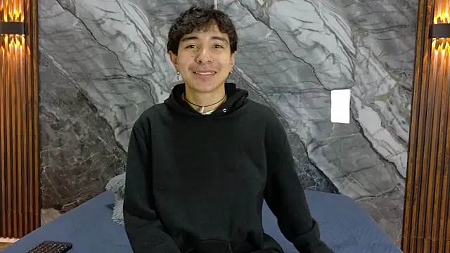 Snapshot of NoahWalker__ chatting on May 18, 2026, 11:04 am NoahWalker online show from May 18, 2026, 11:04 am