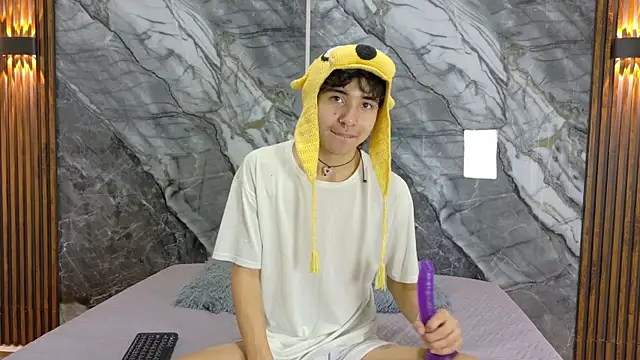 Snapshot of NoahWalker__ chatting on May 16, 2026, 11:09 am NoahWalker online show from May 16, 2026, 11:09 am