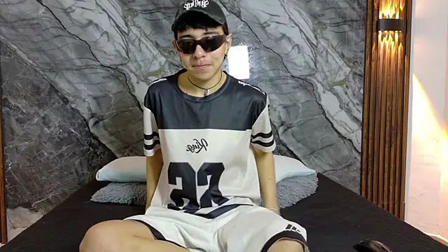 Snapshot of NoahWalker__ chatting on July 13, 2026, 10:58 am NoahWalker online show from July 13, 2026, 10:58 am
