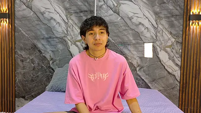 Snapshot of NoahWalker__ chatting on May 19, 2026, 11:06 am NoahWalker online show from May 19, 2026, 11:06 am
