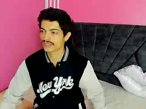 taylor Stele online show from April 21, 2026, 1:39 pm