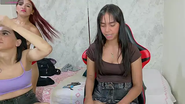 Snapshot of taylor_gil0 chatting on May 17, 2026, 1:00 pm taylor gil0 online show from May 17, 2026, 1:00 pm