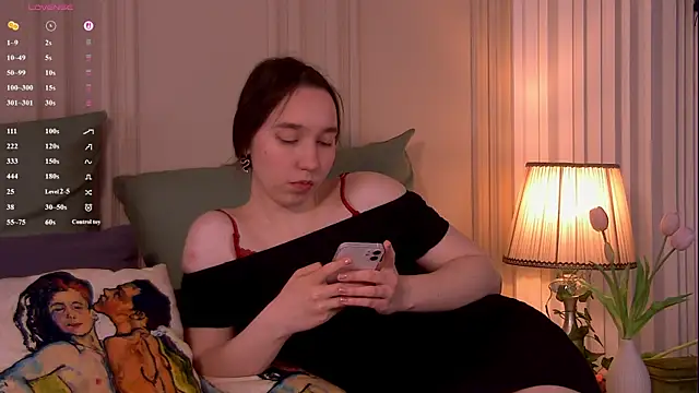 Suzaneey online show from April 30, 2026, 8:57 pm