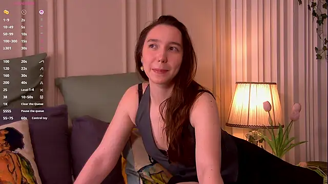 Suzaneey online show from April 29, 2026, 7:42 pm