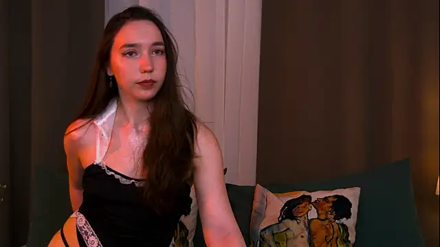 Suzaneey online show from July 3, 2026, 7:31 pm
