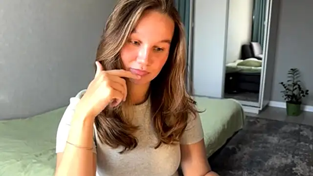 Snapshot of secretnaya_girl chatting on June 9, 2026, 7:42 am secretnaya girl online show from June 9, 2026, 7:42 am