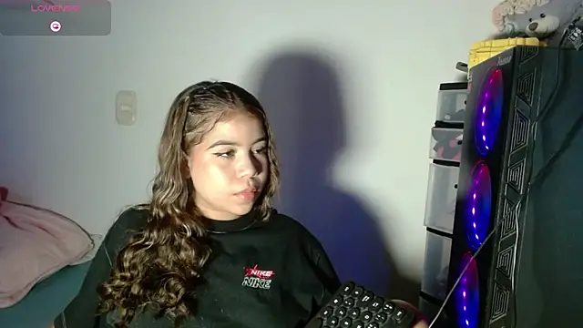 M1la 18 online show from May 7, 2026, 3:55 am
