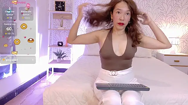 Snapshot of liz_merchan chatting on May 4, 2026, 2:09 pm liz merchan online show from May 4, 2026, 2:09 pm