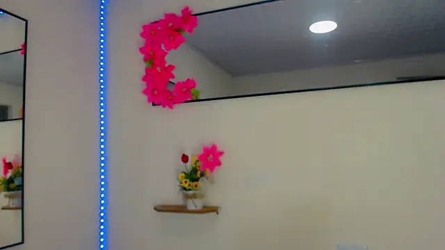 Snapshot of Darianna_A chatting on May 12, 2026, 9:32 pm Darianna A online show from May 12, 2026, 9:32 pm