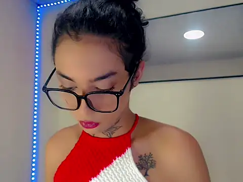 Snapshot of Darianna_A chatting on May 16, 2026, 8:52 pm Darianna A online show from May 16, 2026, 8:52 pm