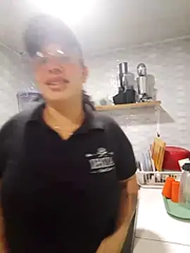 DivaCaliente1 online show from May 17, 2026, 9:59 pm