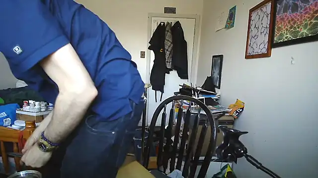 Snapshot of JohnnyMoves chatting on May 16, 2026, 11:04 pm JohnnyMoves online show from May 16, 2026, 11:04 pm