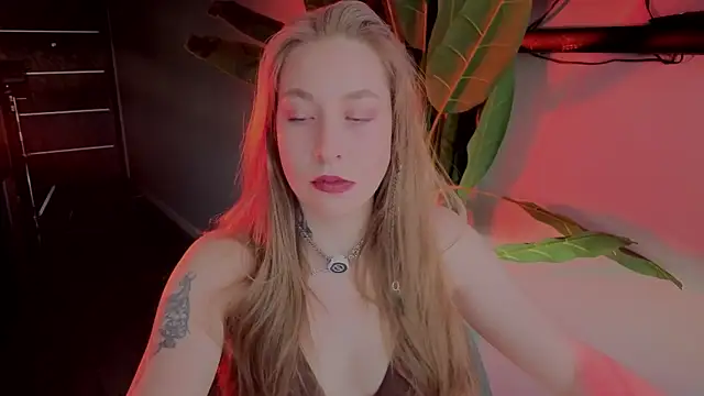 Snapshot of ShowmeYourfetish chatting on May 21, 2026, 4:32 am ShowmeYourfetish online show from May 21, 2026, 4:32 am