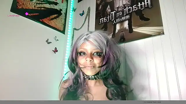 nerdyhotgoth online show from June 19, 2026, 5:13 am