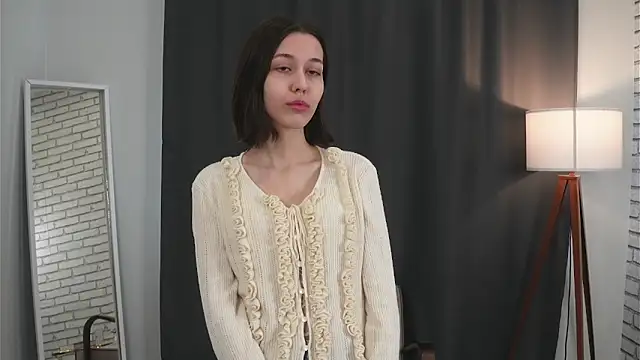 TamikoKolber online show from April 17, 2026, 4:04 am