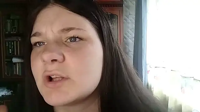 BeatriceMolands online show from May 19, 2026, 1:40 pm