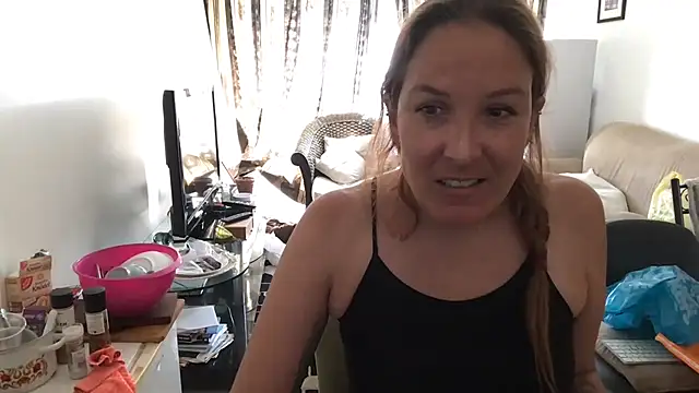 PrettySavannah online show from April 25, 2026, 9:45 am