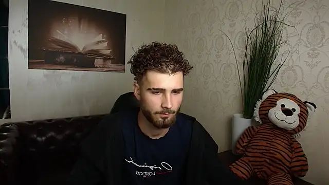 KyloEast online show from June 7, 2026, 4:28 am