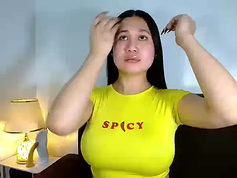 CumdesireIyahx online show from April 29, 2026, 6:39 am