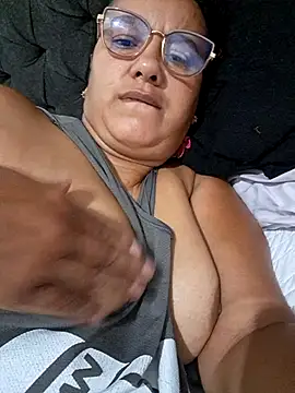 Snapshot of Samanta-42 chatting on April 22, 2026, 10:44 am Samanta-42 online show from April 22, 2026, 10:44 am
