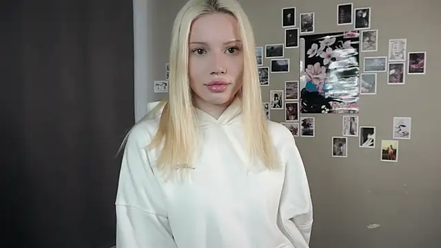 PamilaPoppe online show from April 20, 2026, 8:28 am