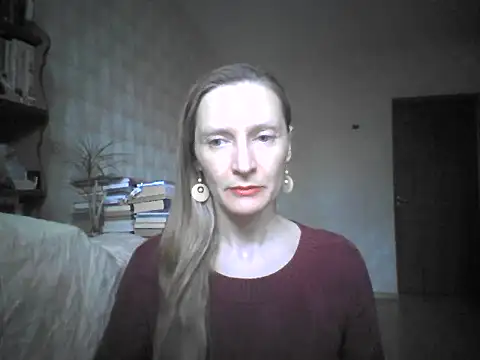 LunaBelle8 online show from May 13, 2026, 2:02 pm