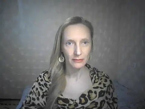 LunaBelle8 online show from April 22, 2026, 5:20 pm