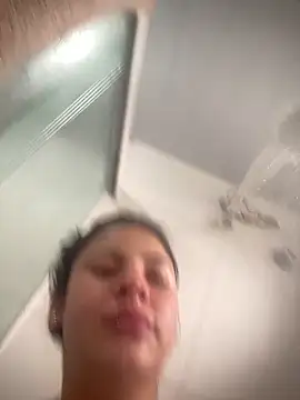 Snapshot of Livia-cortez chatting on May 27, 2026, 12:45 pm Livia-cortez online show from May 27, 2026, 12:45 pm
