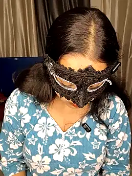 couple hot43 online show from June 1, 2026, 7:24 pm