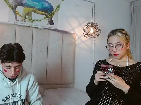 Snapshot of mrandmrsvixencs chatting on April 29, 2026, 2:32 pm mrandmrsvixencs online show from April 29, 2026, 2:32 pm