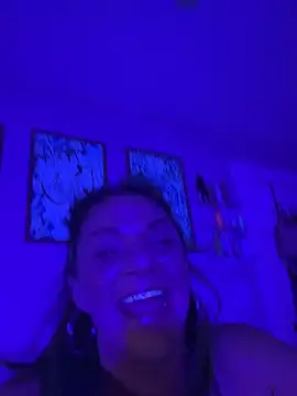 milkandhoneyy online show from April 18, 2026, 3:31 am