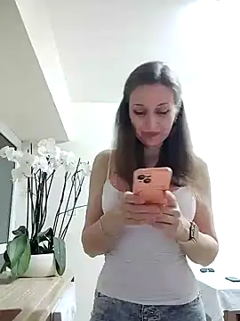irresistibelle online show from May 8, 2026, 12:14 am