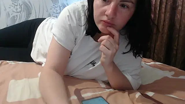 AlinaxJames online show from May 17, 2026, 8:25 am