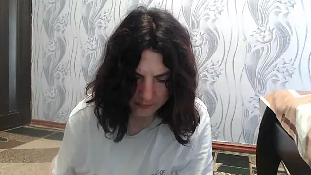 Snapshot of AlinaxJames chatting on June 4, 2026, 10:09 am AlinaxJames online show from June 4, 2026, 10:09 am
