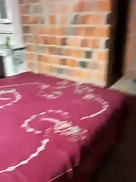  - - -larissa - - - online show from April 17, 2026, 10:34 pm