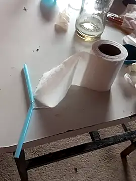  - - -larissa - - - online show from April 21, 2026, 9:38 am