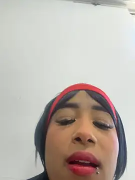 Snapshot of Zaabrina_20 chatting on April 22, 2026, 5:09 pm Zaabrina 20 online show from April 22, 2026, 5:09 pm